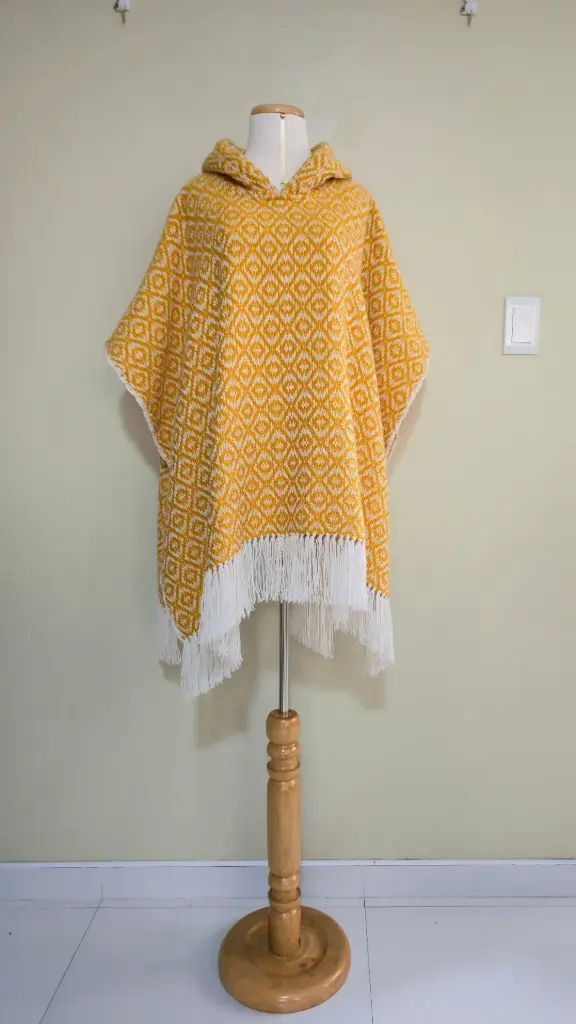 Poncho Azafrán